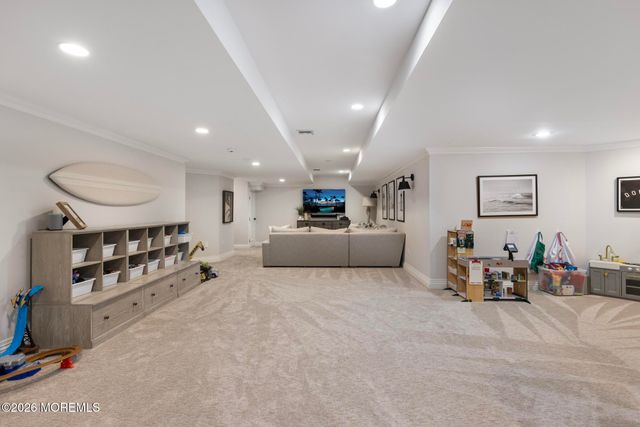 8 Holly Tree Lane, Rumson, NJ 07760