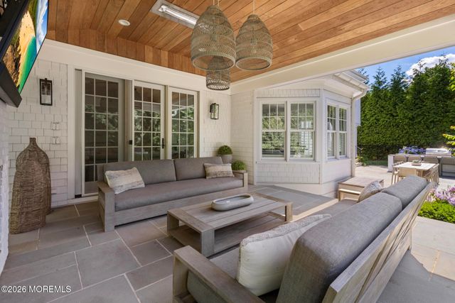8 Holly Tree Lane, Rumson, NJ 07760