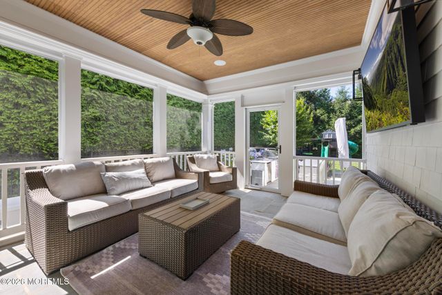 8 Holly Tree Lane, Rumson, NJ 07760