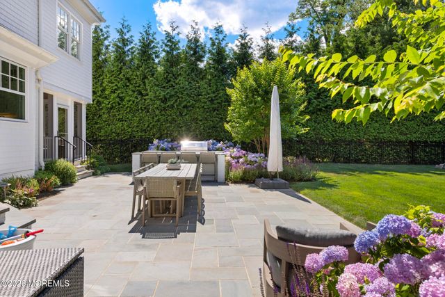 8 Holly Tree Lane, Rumson, NJ 07760