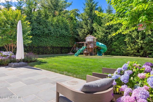 8 Holly Tree Lane, Rumson, NJ 07760