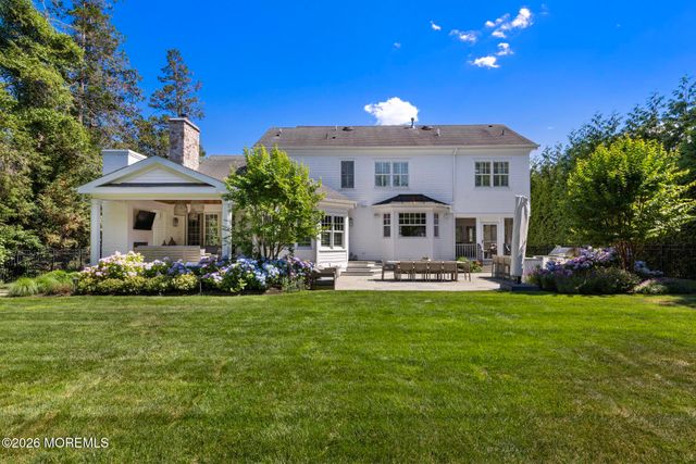 8 Holly Tree Lane, Rumson, NJ 07760
