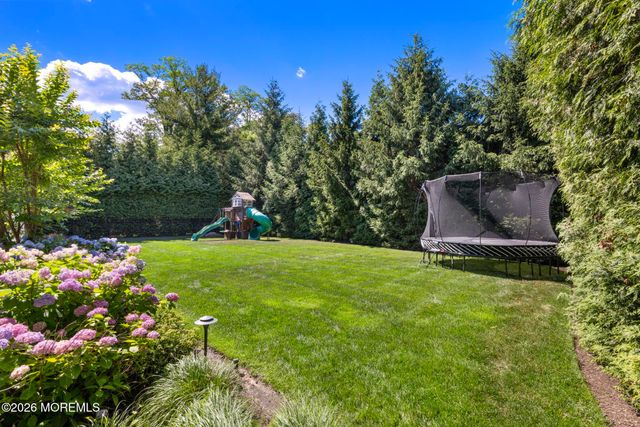 8 Holly Tree Lane, Rumson, NJ 07760
