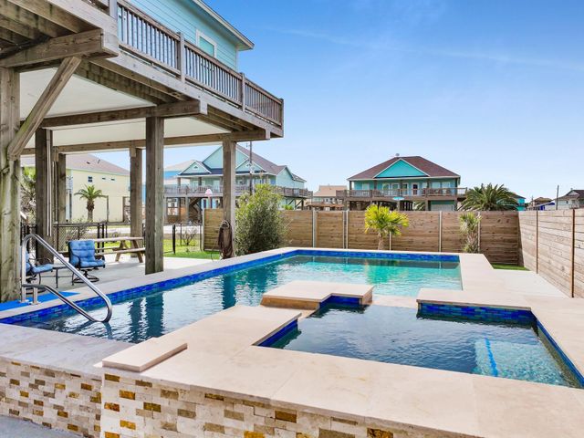 3001 Vista Del Mar Court, Crystal Beach, TX 77650