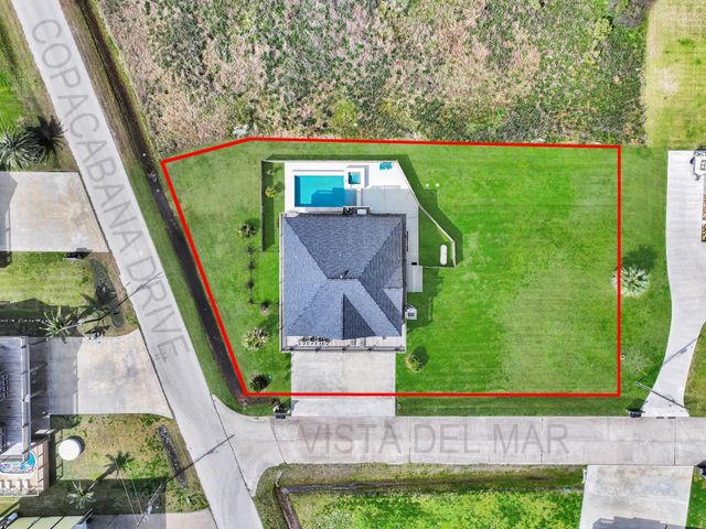 3001 Vista Del Mar Court, Crystal Beach, TX 77650