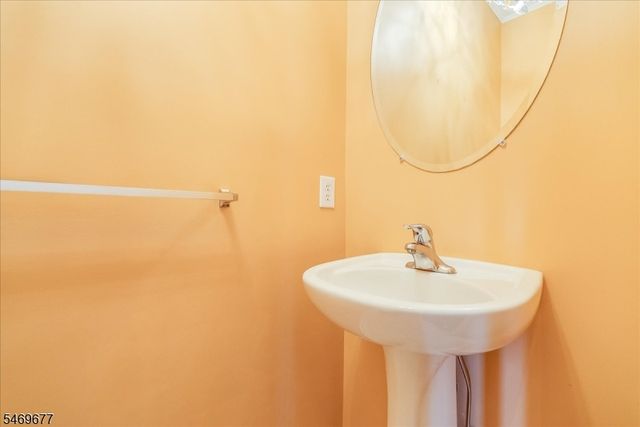 119 Saratoga Ct, Franklin Twp., NJ 08873