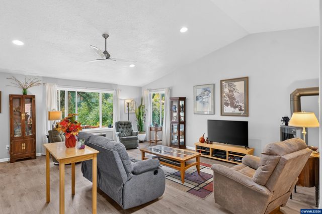 7235 Sarah Ln S, Salem, OR 97306