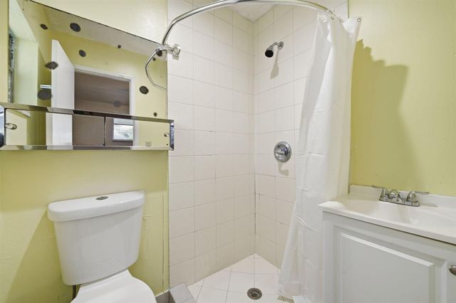 1043 NW 85th Avenue B-4, Plantation, FL 33322