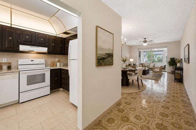 1043 NW 85th Avenue B-4, Plantation, FL 33322