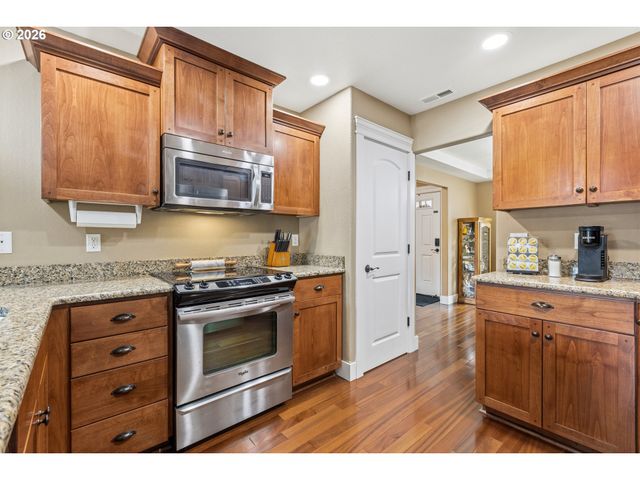 989 Se FAIRWAY Dr, Myrtle Creek, OR 97457