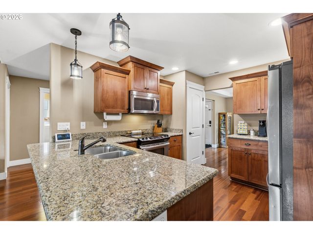 989 Se FAIRWAY Dr, Myrtle Creek, OR 97457