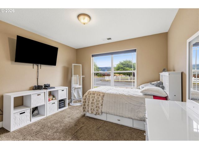 989 Se FAIRWAY Dr, Myrtle Creek, OR 97457
