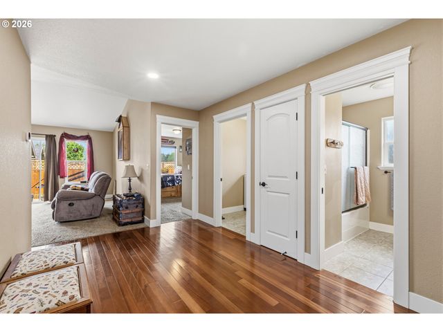 989 Se FAIRWAY Dr, Myrtle Creek, OR 97457