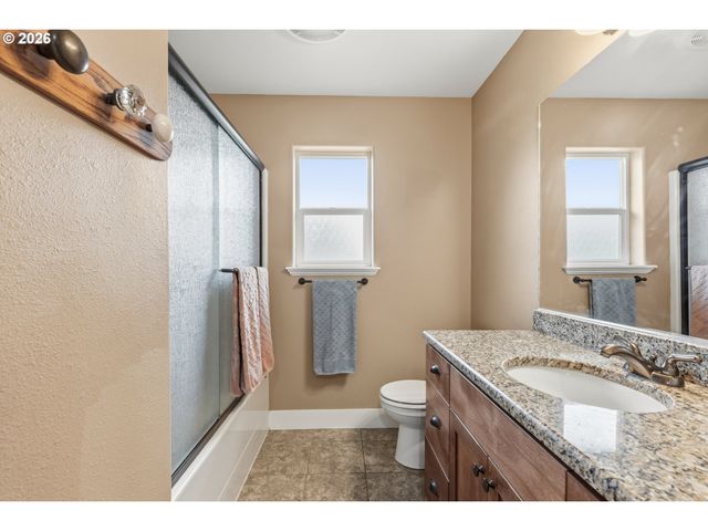 989 Se FAIRWAY Dr, Myrtle Creek, OR 97457