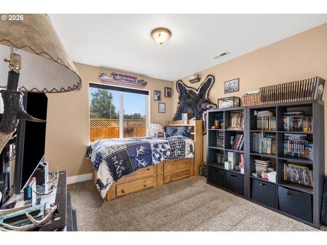 989 Se FAIRWAY Dr, Myrtle Creek, OR 97457