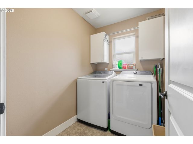 989 Se FAIRWAY Dr, Myrtle Creek, OR 97457