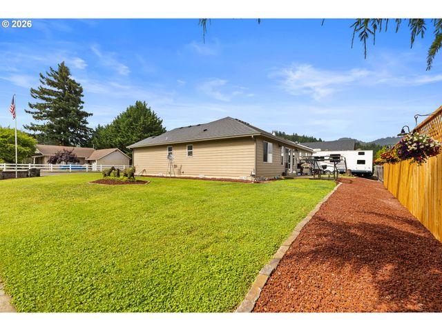 989 Se FAIRWAY Dr, Myrtle Creek, OR 97457