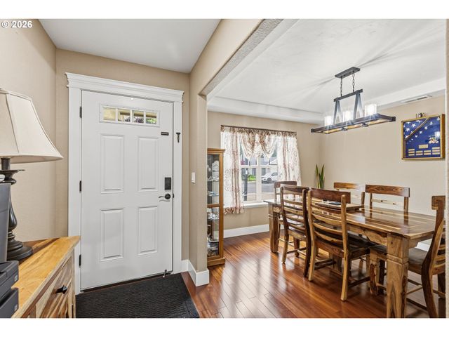 989 Se FAIRWAY Dr, Myrtle Creek, OR 97457