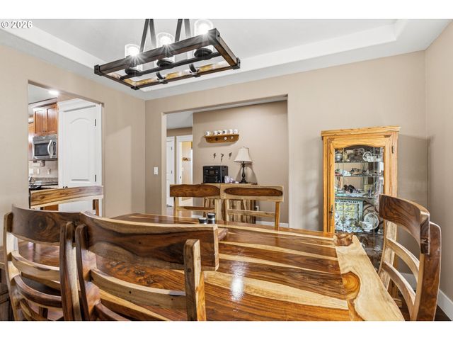 989 Se FAIRWAY Dr, Myrtle Creek, OR 97457