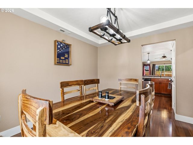 989 Se FAIRWAY Dr, Myrtle Creek, OR 97457