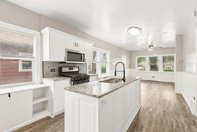 4163 E Eberly Avenue, Brookfield, IL 60513