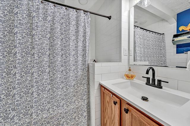 613 Pasley LN, Moneta, VA 24121