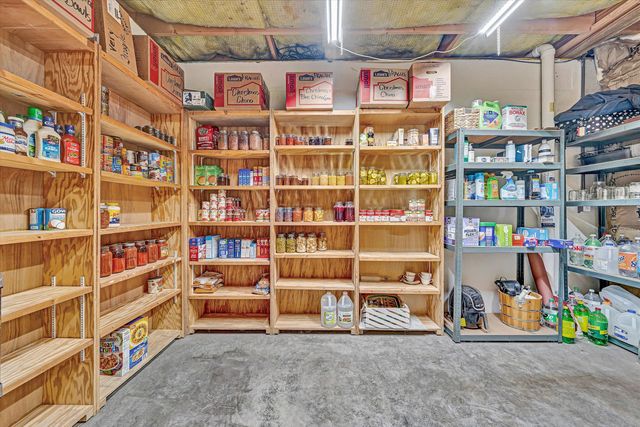 613 Pasley LN, Moneta, VA 24121