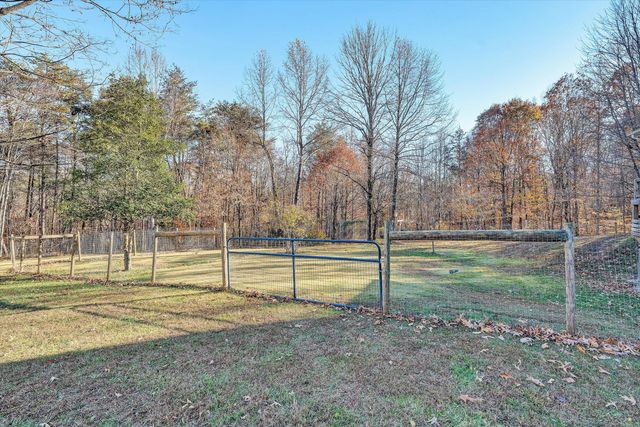 613 Pasley LN, Moneta, VA 24121