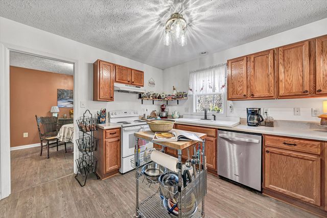 613 Pasley LN, Moneta, VA 24121