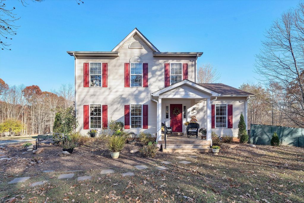 613 Pasley LN, Moneta, VA 24121