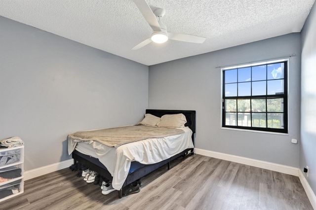 4225 S 57th Avenue E, Greenacres, FL 33463