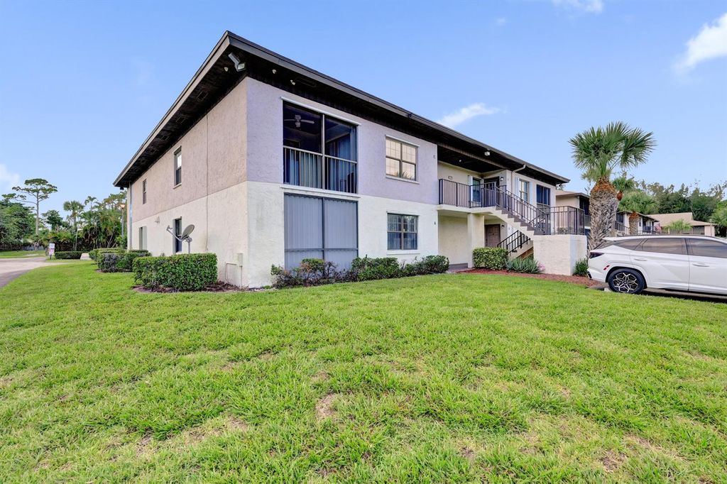 4225 S 57th Avenue E, Greenacres, FL 33463