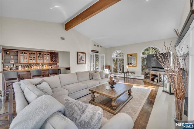 7 Jean Court, Old Tappan, NJ 07675