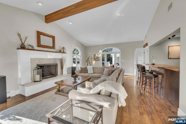 7 Jean Court, Old Tappan, NJ 07675