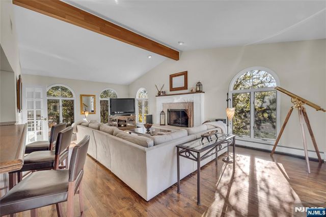7 Jean Court, Old Tappan, NJ 07675