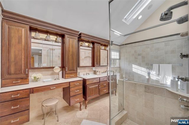 7 Jean Court, Old Tappan, NJ 07675