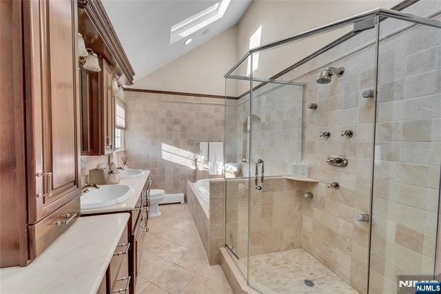 7 Jean Court, Old Tappan, NJ 07675