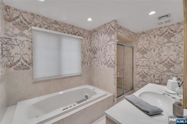 7 Jean Court, Old Tappan, NJ 07675