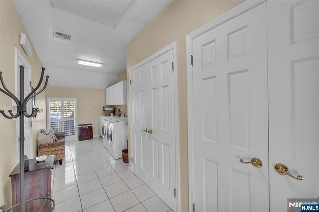 7 Jean Court, Old Tappan, NJ 07675