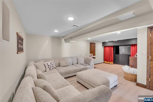 7 Jean Court, Old Tappan, NJ 07675