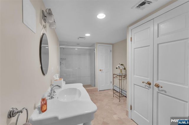 7 Jean Court, Old Tappan, NJ 07675