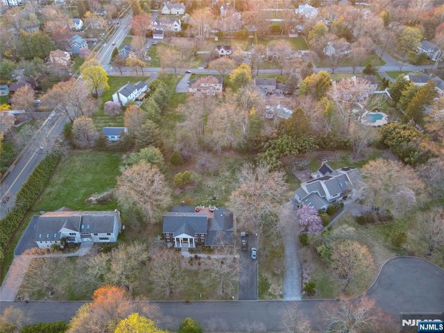 7 Jean Court, Old Tappan, NJ 07675
