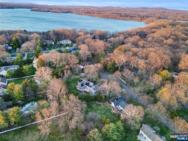 7 Jean Court, Old Tappan, NJ 07675