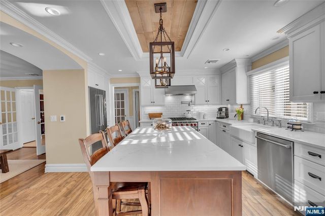 7 Jean Court, Old Tappan, NJ 07675