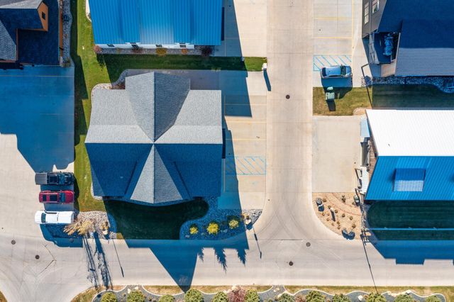 3220 Oak Ridge Loop E, West Fargo, ND 58078