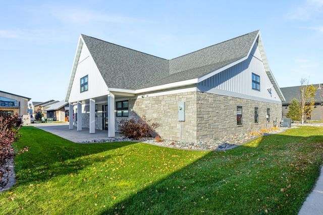 3220 Oak Ridge Loop E, West Fargo, ND 58078