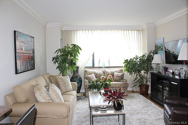 27010 Grand Central Parkway 28M, Floral Park, NY 11005