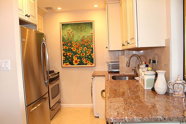 27010 Grand Central Parkway 28M, Floral Park, NY 11005