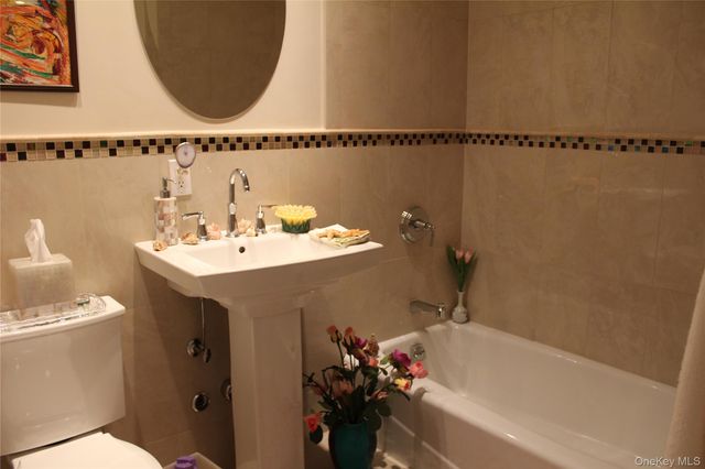 27010 Grand Central Parkway 28M, Floral Park, NY 11005