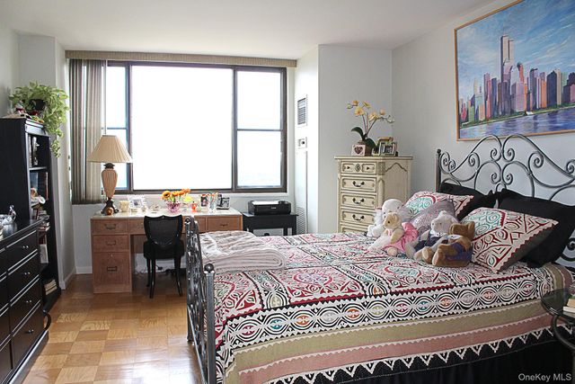 27010 Grand Central Parkway 28M, Floral Park, NY 11005